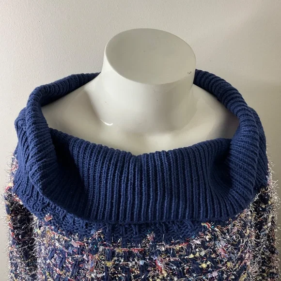 Two piece off the shoulder crop knit sweater short set. - Picture 3 of 7